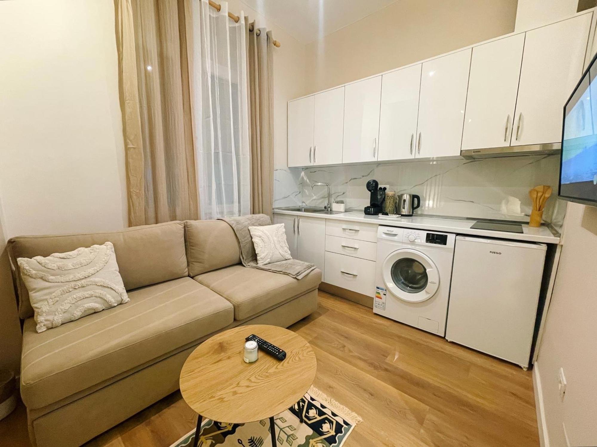 Aj Apartments - Hidden Gem In Front Of Taiwan Center Tirana Exterior photo